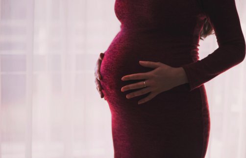 Akušeriai ginekologai ragina moteris skiepytis nuo COVID-19 ir apsisaugoti nuo sunkių ligos pasekmių